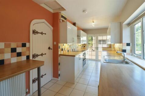 Kitchen (2).jpg