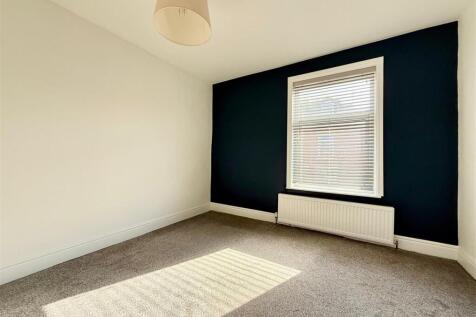 Bedroom 1 (1).jpg