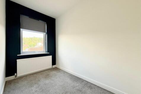 Bedroom 2 (3).jpg