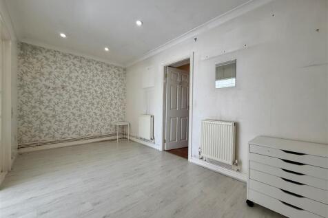 6 Treatment Room