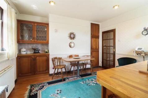 3 Dining Area.jpg
