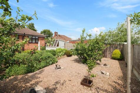 10 Rear Garden.jpg