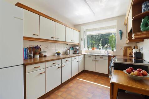 Kitchen (2).jpg
