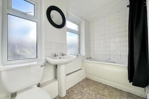 USE bathroom  (1).jpg