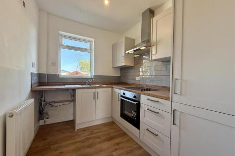 5 Kitchen.JPEG