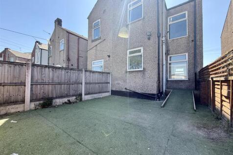 10 Rear Garden.JPEG