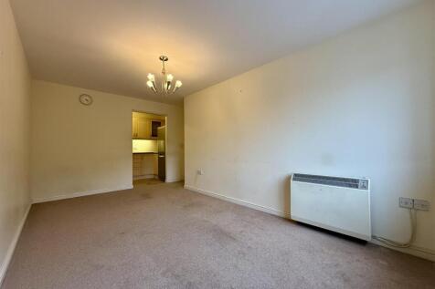 3 Living Room.JPEG