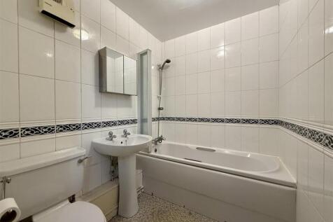 6 Bathroom.JPEG