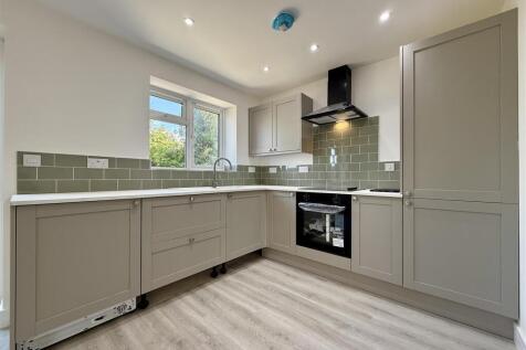 3 Kitchen.JPEG