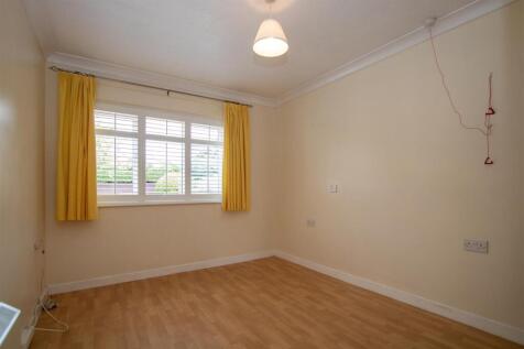 Bedroom 1.jpg