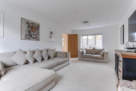 Redbank Close-19.jpg