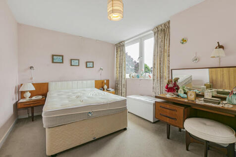 8 Deena Close 20