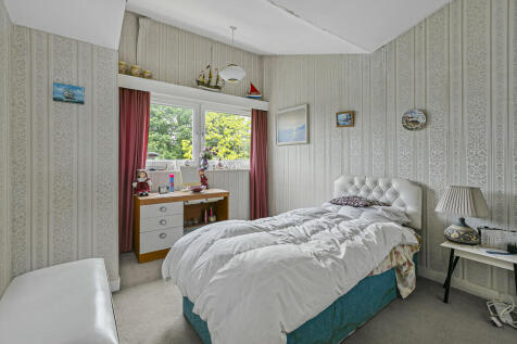 8 Deena Close 22
