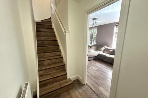 Hawthorn Gardens ...