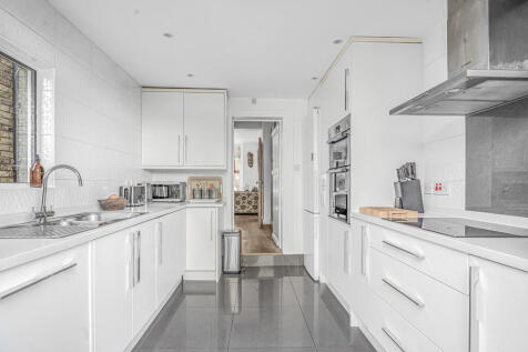 150 Northcroft Ro...
