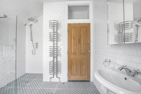 150 Northcroft Ro...