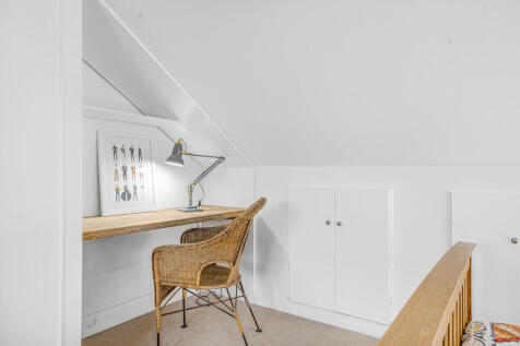 150 Northcroft Ro...