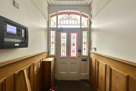 9 Longfield Door