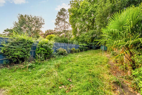  Lammas Park Gard...