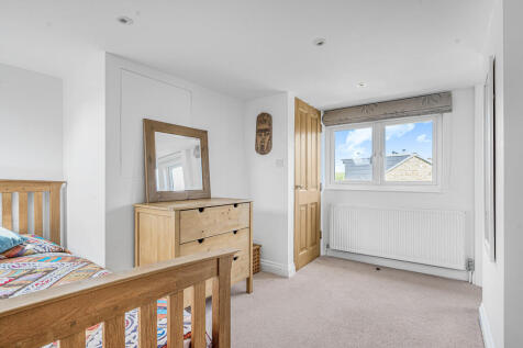 150 Northcroft Ro...