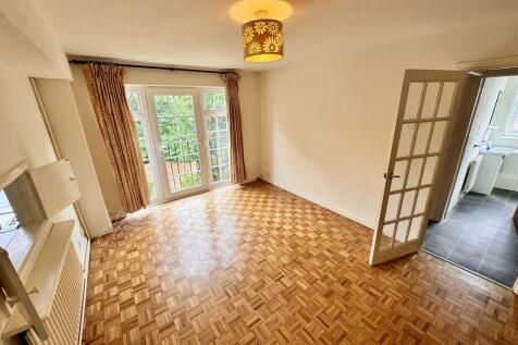 17 Freshborough C...
