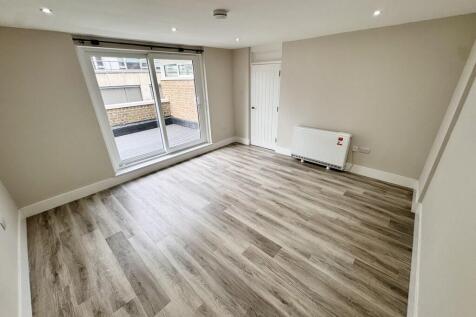 3_9 Phoenix Court...