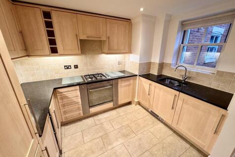 2 Eastgate Lodge ...