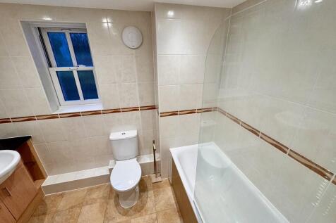 2 Eastgate Lodge ...