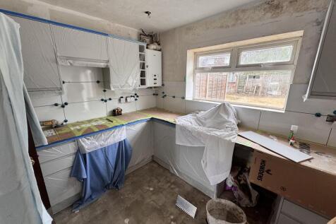 13 Almond Close -...