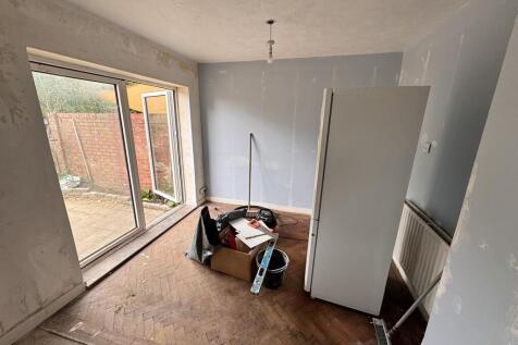 13 Almond Close -...