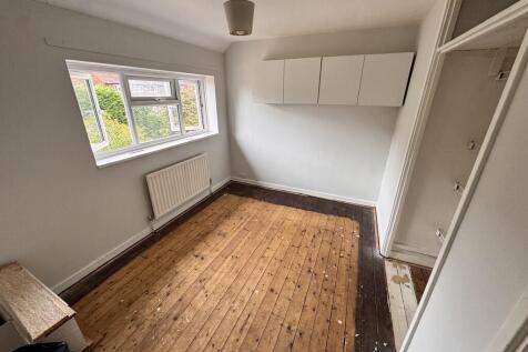 13 Almond Close -...