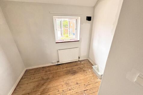 13 Almond Close -...