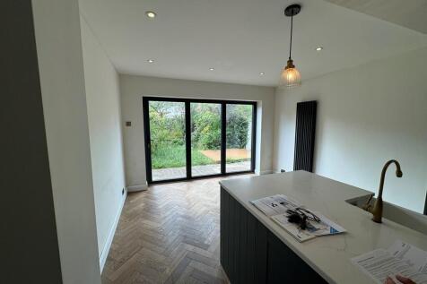 17 Cherry Tree Av...