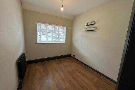 17 Cherry Tree Av...