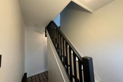 17 Cherry Tree Av...