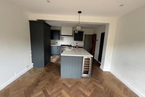 17 Cherry Tree Av...