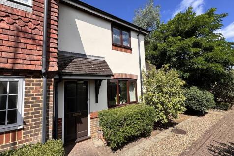 16 Little Manor G...