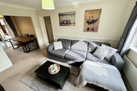 16 Little Manor G...