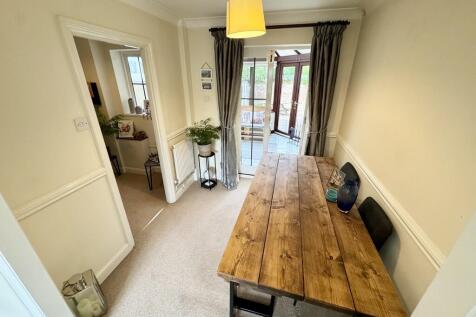 16 Little Manor G...