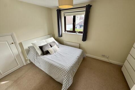 16 Little Manor G...
