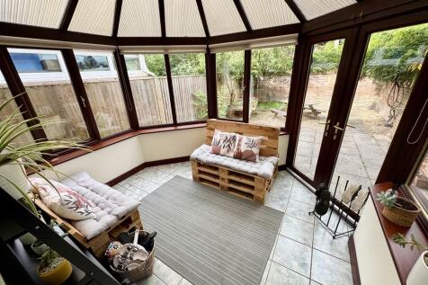 16 Little Manor G...
