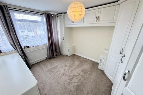 90 Broadacres - B...