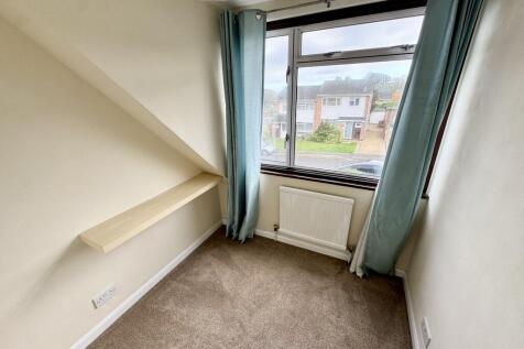 90 Broadacres - B...