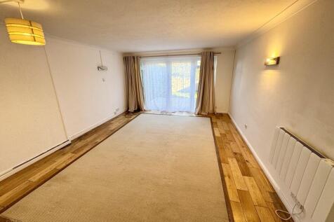 7 Hillside Court ...