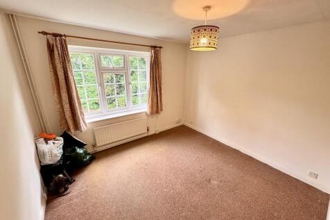 17 Freshborough C...