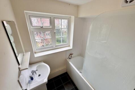 17 Freshborough C...