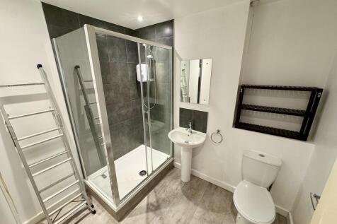 19b Woodbridge Ro...