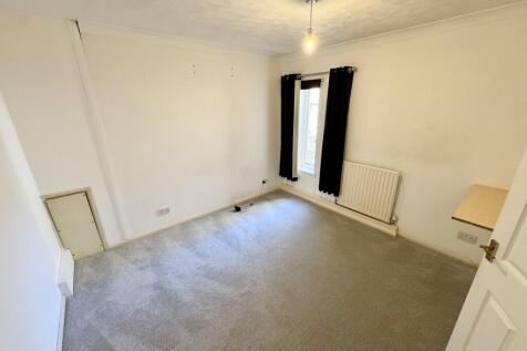 19b Woodbridge Ro...