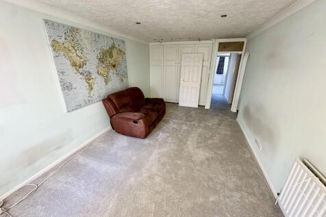 19b Woodbridge Ro...