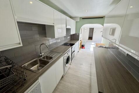 19b Woodbridge Ro...